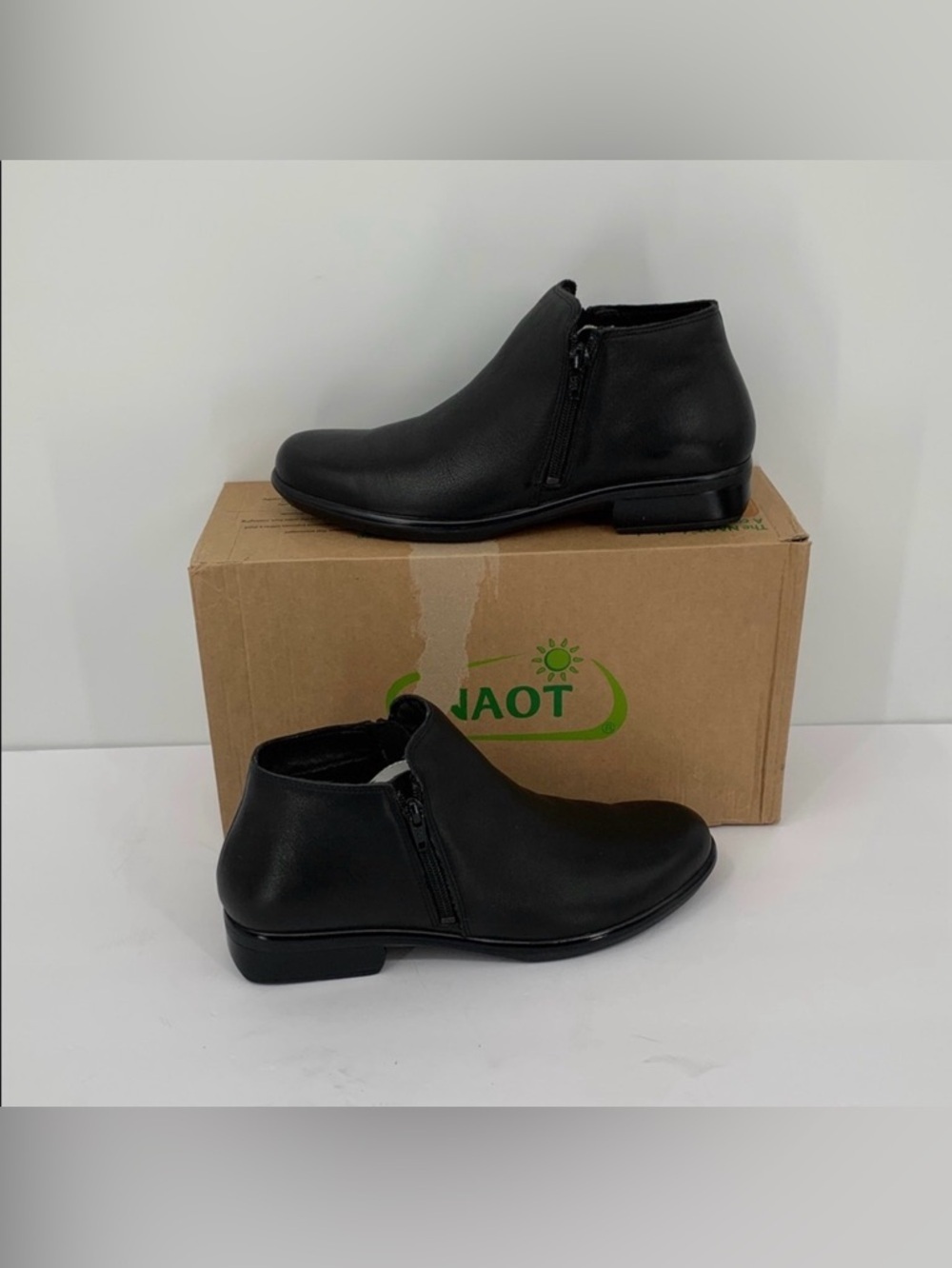 NAOT Helm ankle boot bootie shootie shoe black leather comfort zipper new 39 8
